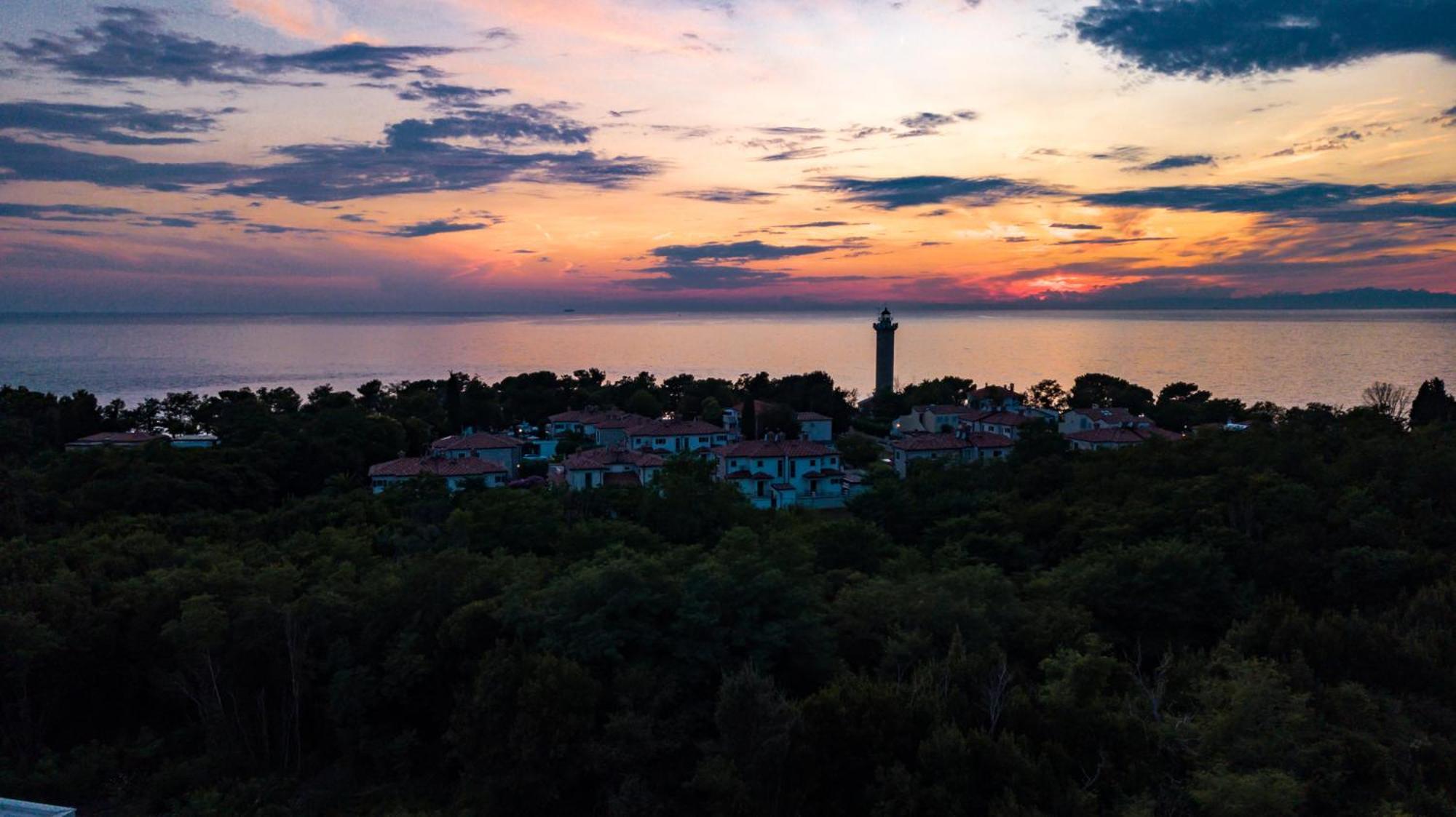 Baden Resort Basanija, Umag-With Sea View, Parking And 300M From The Beach Bagian luar foto