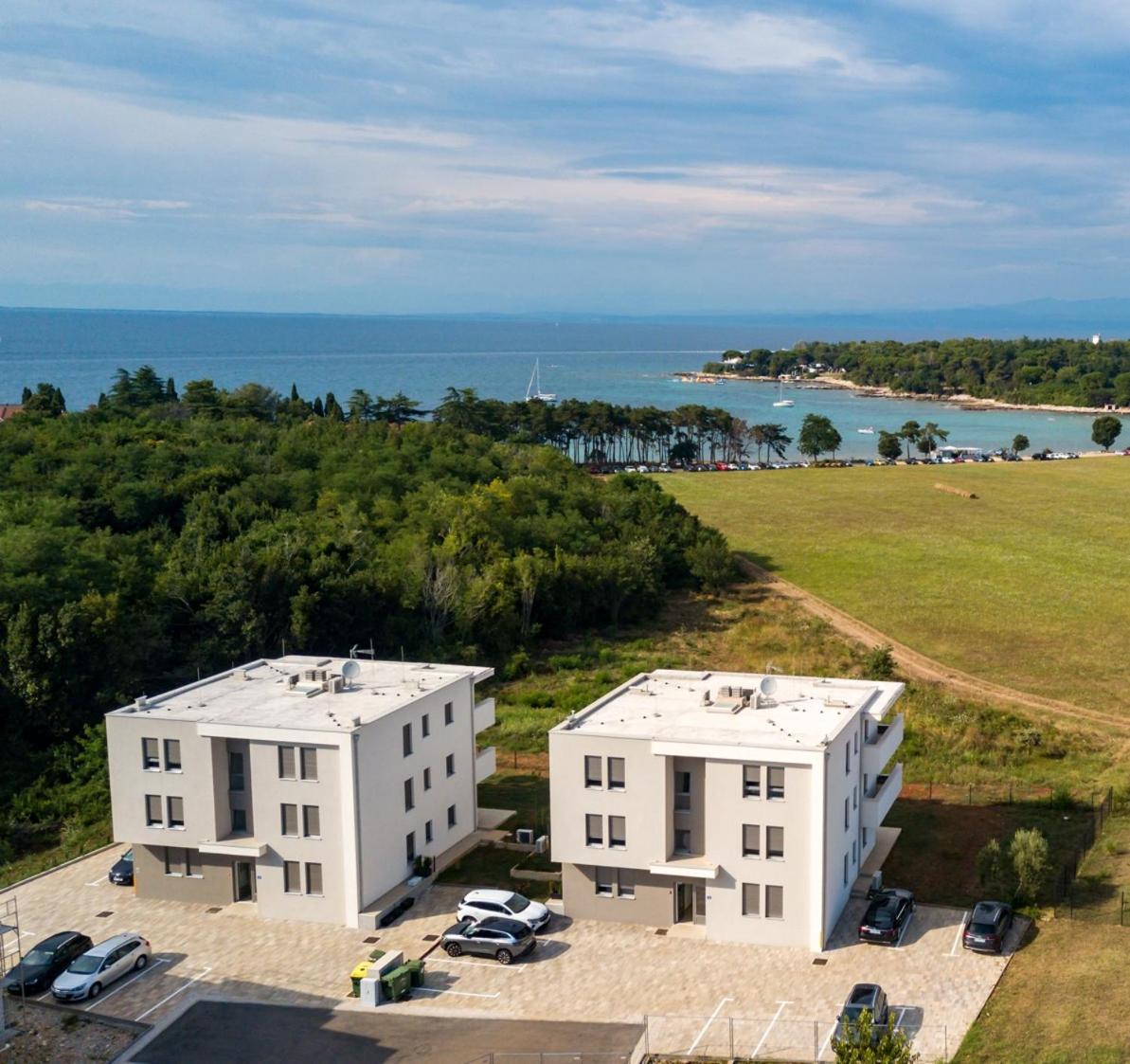 Baden Resort Basanija, Umag-With Sea View, Parking And 300M From The Beach Bagian luar foto